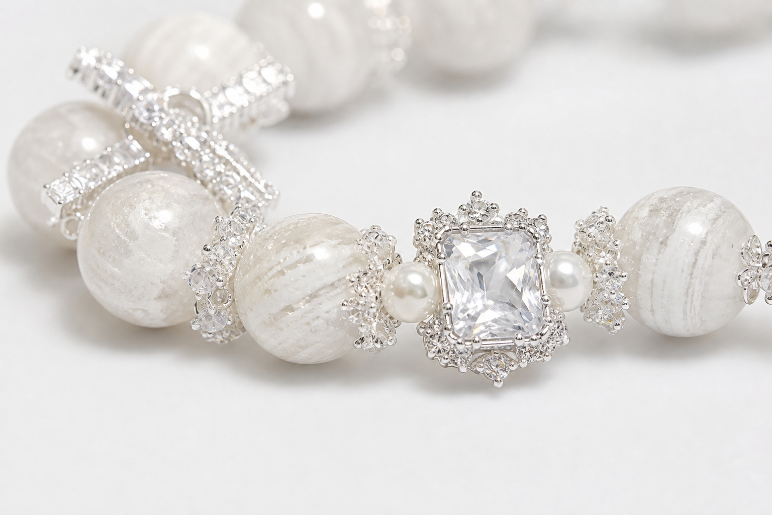 Snowflake Ghost White Crystal Bracelet for Women, Elegant Beaded Stretch Bracelet, Fresh Sweet Style, Daily Wear Jewellery, Handchain 0209 - Material detail