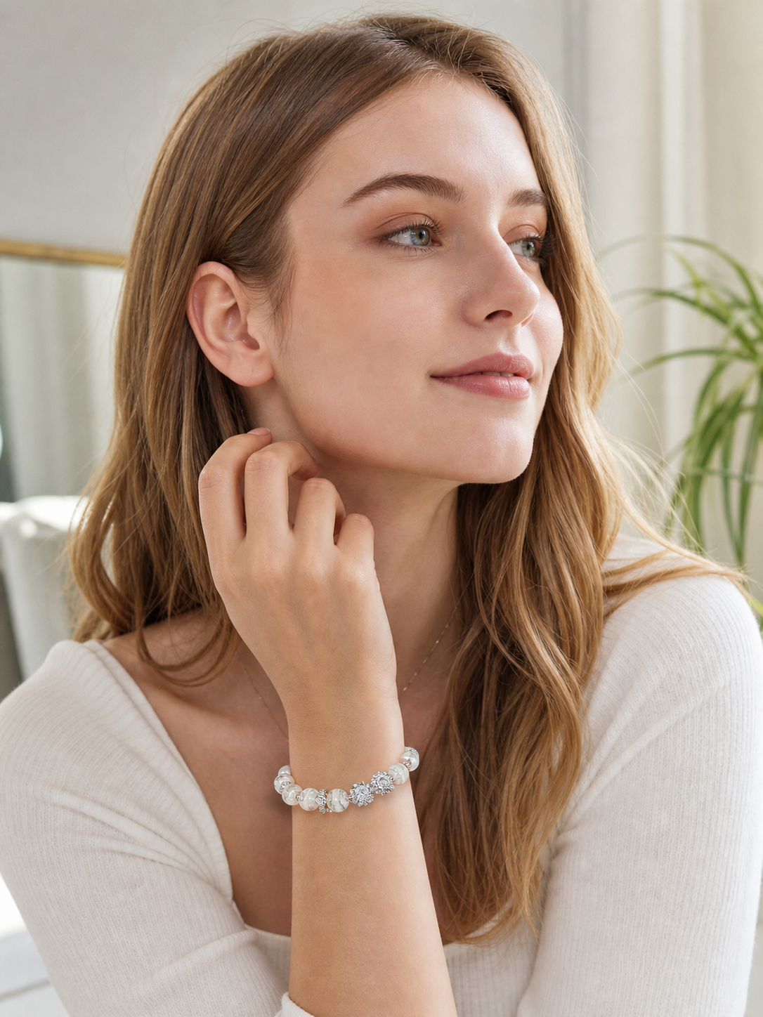 Snowflake Ghost White Crystal Bracelet for Women, Elegant Beaded Stretch Bracelet, Fresh Sweet Style, Daily Wear Jewellery, Handchain 0209 - Wearing reference