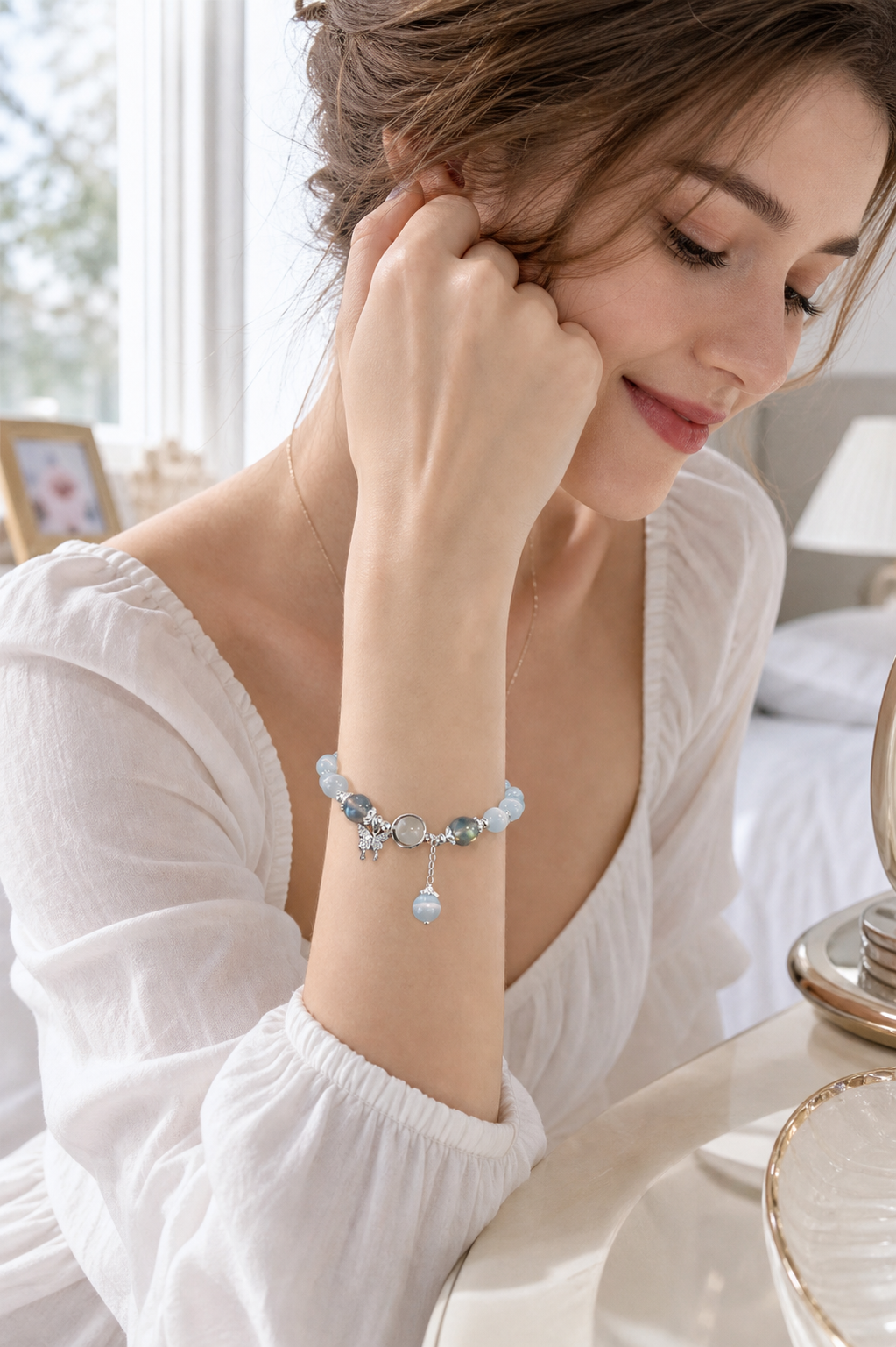 Glass Butterfly Cat Eye Style Bracelet for Women, Sweet Fresh Beaded Wrist Bracelet, Cute Gift for Friends and Students - Wearing reference